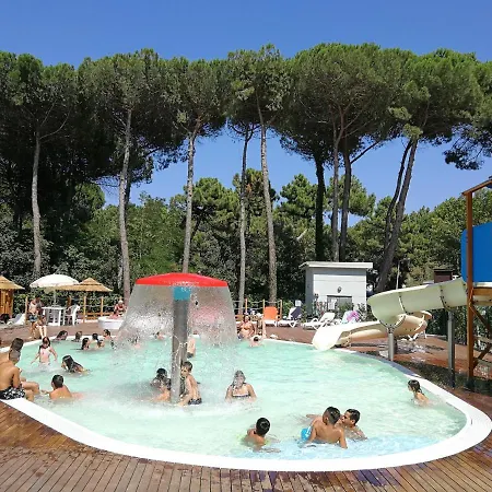 Kamp alanı Piomboni Village Marina di Ravenna