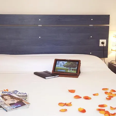 Kamp alanı Piomboni Village *