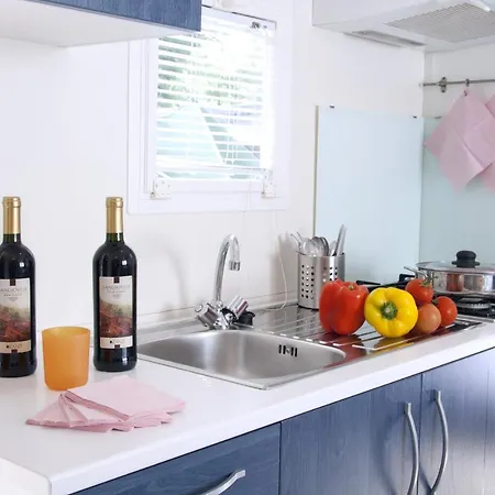 Piomboni Village Κάμπινγκ *