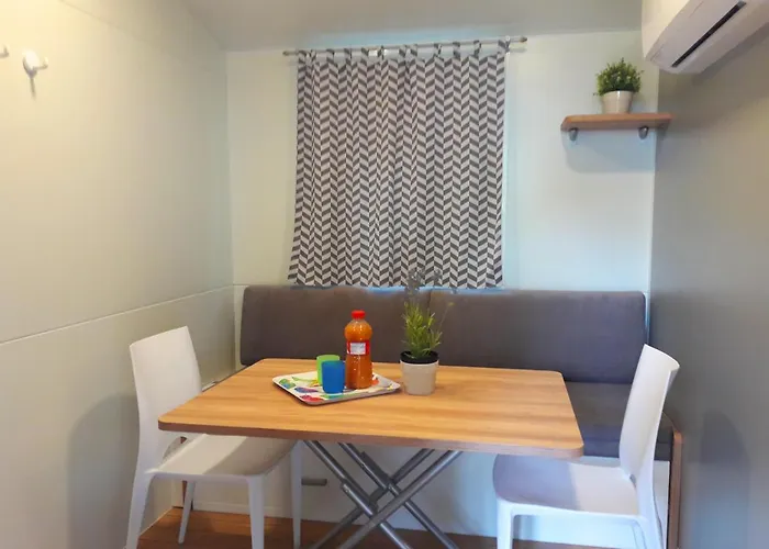 Camping Piomboni Village *