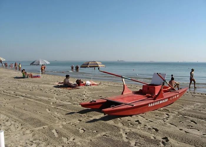 Camping Piomboni Village *