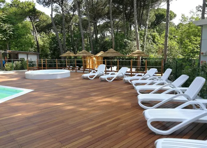 Camping Piomboni Village *